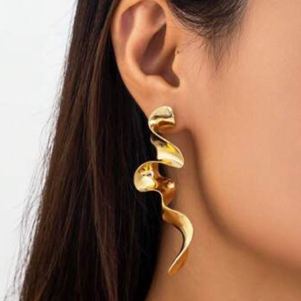 Gold Metal Wave Earrings